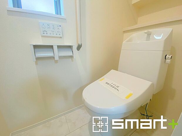 ～やはり便利なタンク式トイレ～ ・最近はタンクレストイレもございますが、タンク式の場合は停電時もお水を流すことが可能。 ・故障時なども比較的費用が安くなるなど、メリットが多くなります。 