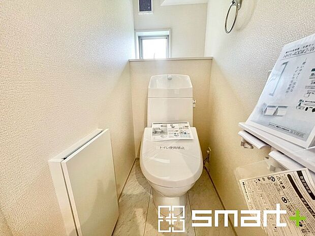 ～やはり便利なタンク式トイレ～ ・最近はタンクレストイレもございますが、タンク式の場合は停電時もお水を流すことが可能。 ・故障時なども比較的費用が安くなるなど、メリットが多くなります。 