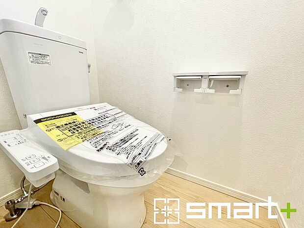 ～やはり便利なタンク式トイレ～ ・最近はタンクレストイレもございますが、タンク式の場合は停電時もお水を流すことが可能。 ・故障時なども比較的費用が安くなるなど、メリットが多くなります。 