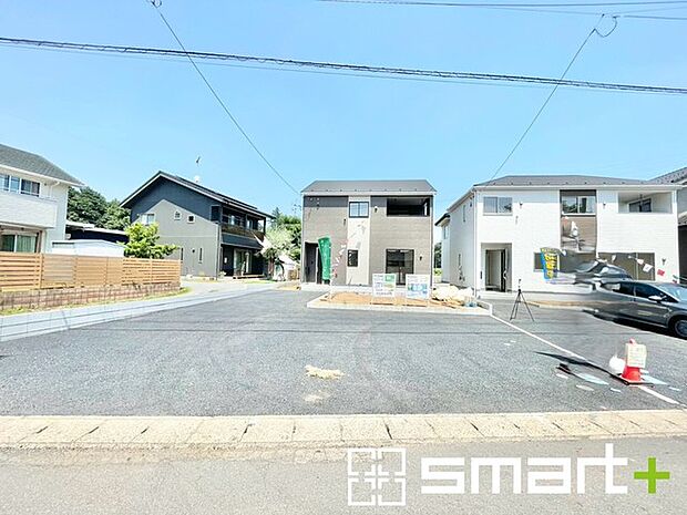 ~駐車場は2台分ご用意~ ・駐車場は2台分ございますので、車通勤の方や複数台お持ちの方にもお勧めのお住まいです。 ・カーポートなどのオプションもお気軽にご相談くださいませ。