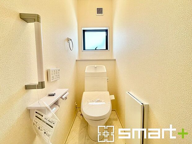 ~やはり便利なタンク式トイレ~ ・最近はタンクレストイレもございますが、タンク式の場合は停電時もお水を流すことが可能。 ・故障時なども比較的費用が安くなるなど、メリットが多くなります。