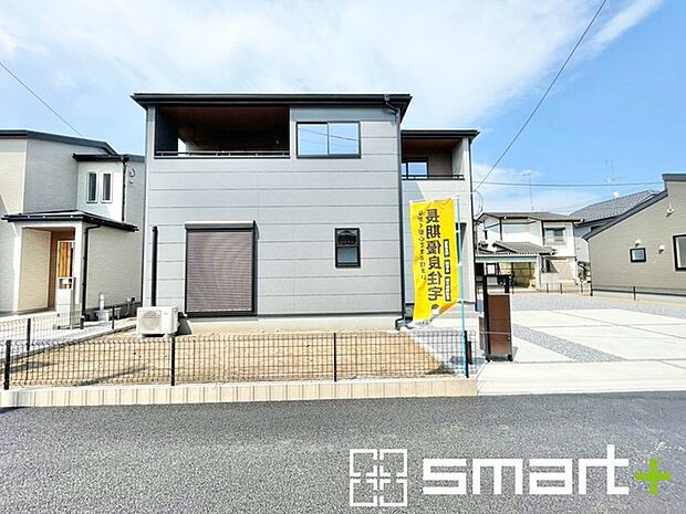 ~閑静な住宅街の立地~ ・周辺は閑静な住宅街となっておりますので、静かな暮らしをご実現いただけます。 ・前面道路の交通量も多くないので、小さなお子様がいるご家庭でもご安心ですね。