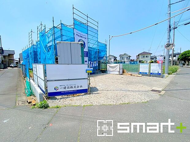 ~開放感ある角地のお住まい~ ・2方向が空く事で開放感のある角地に位置しております。 ・窮屈な感じが無く、ゆったりと暮らせるこの魅力をぜひ現地でご体感くださいませ。