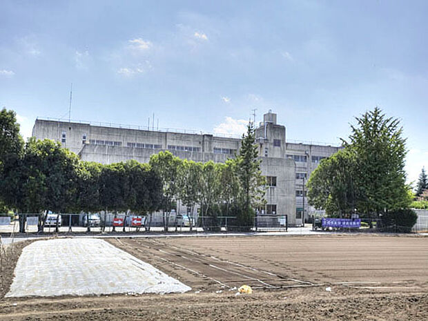 高田小学校(650m)