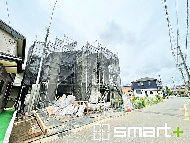 ~閑静な住宅街の立地~ ・周辺は閑静な住宅街となっておりますので、静かな暮らしをご実現いただけます。 ・前面道路の交通量も多くないので、小さなお子様がいるご家庭でもご安心ですね。