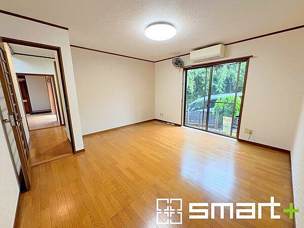 ～オプション施行もお任せください～ ・フローリングの変色など劣化を軽減し、水をこぼした場合などにも防いでくれるフロアコーテイングが人気となっております。 ・オプション施行もお任せください。