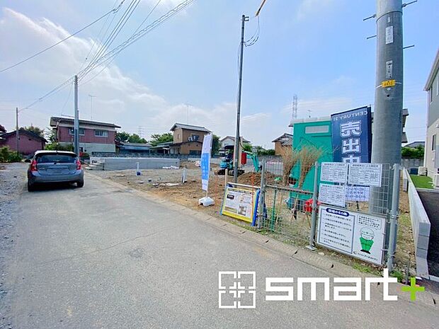 ~閑静な住宅街の立地~ ・周辺は閑静な住宅街となっておりますので、静かな暮らしをご実現いただけます。 ・前面道路の交通量も多くないので、小さなお子様がいるご家庭でもご安心ですね。