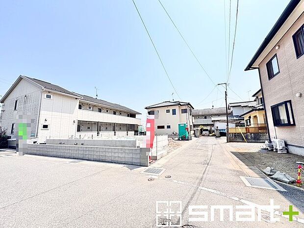 ~開放感ある角地のお住まい~ ・2方向が空く事で開放感のある角地に位置しております。 ・窮屈な感じが無く、ゆったりと暮らせるこの魅力をぜひ現地でご体感くださいませ。