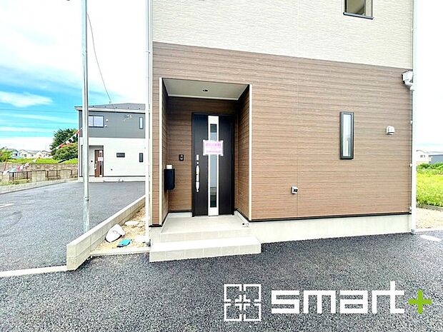 ～モニター付きインターフォン～ ・今では当たり前になってきたモニター付きのインターフォンも付いております。 ・来客時に誰が来たかすぐにわかりますので、防犯性に優れます。 