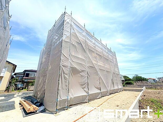~ご家族を守る「耐震等級3」~ ・住宅性能評価において「耐震等級3」を取得。地震に強い家であることが証明されております。 ・倒壊の恐れが低くなりますので、地震保険が半額になるメリットも。