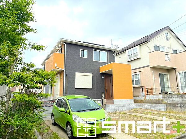 ～駐車場は2台分ご用意～ ・駐車場は2台分ございますので、車通勤の方や複数台お持ちの方にもお勧めのお住まいです。 ・カーポートなどのオプションもお気軽にご相談くださいませ。