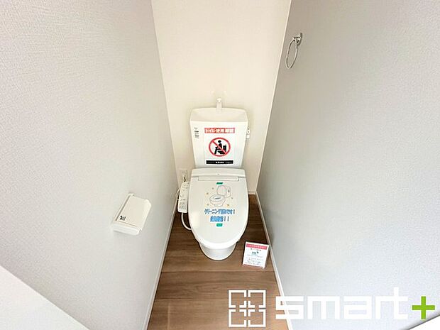 ～やはり便利なタンク式トイレ～ ・最近はタンクレストイレもございますが、タンク式の場合は停電時もお水を流すことが可能。 ・故障時なども比較的費用が安くなるなど、メリットが多くなります。 