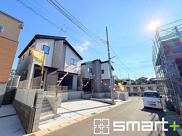 ~閑静な住宅街の立地~ ・周辺は閑静な住宅街となっておりますので、静かな暮らしをご実現いただけます。 ・前面道路の交通量も多くないので、小さなお子様がいるご家庭でもご安心ですね。