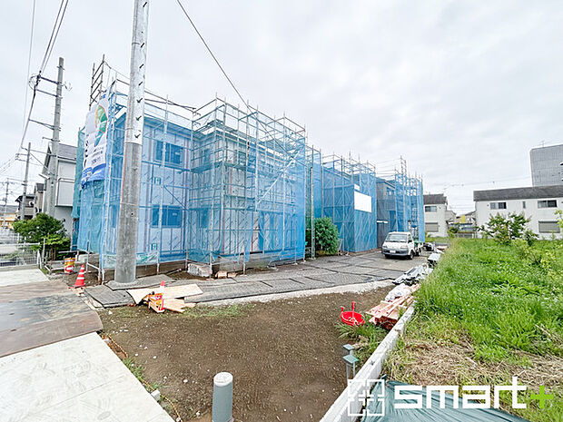 ~閑静な住宅街の立地~ ・周辺は閑静な住宅街となっておりますので、静かな暮らしをご実現いただけます。 ・前面道路の交通量も多くないので、小さなお子様がいるご家庭でもご安心ですね。