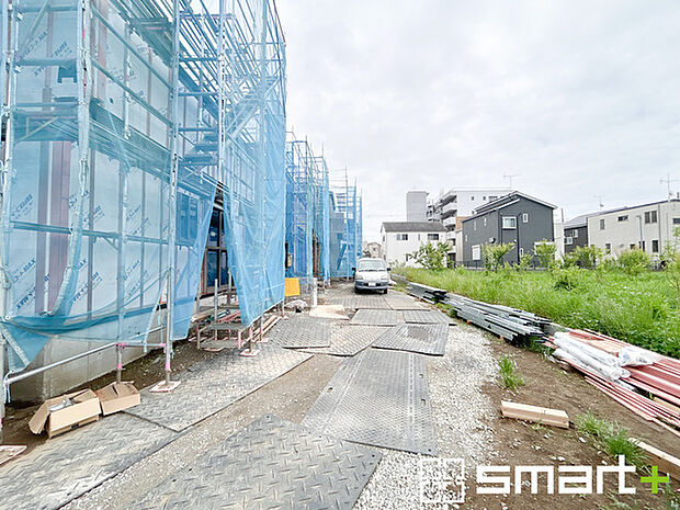 ～プライバシーが守られやすい立地～ ・いわゆる「旗竿地」となっている為、道路から奥まっており、人の目などが気になりづらい土地の形状です。 ・ぜひ一度現地でご体感してみてくださいませ。 