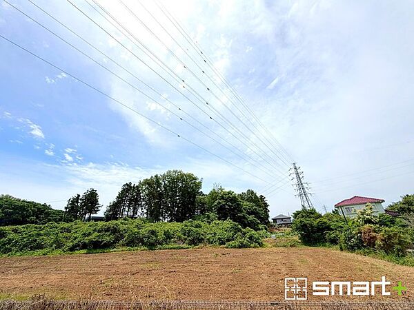 ～その先の楽しみ方まで考えられる広さ～ 住宅、家庭菜園、駐車スペース、資材置場など、多彩な活用方法を検討できるゆとりのある土地です。