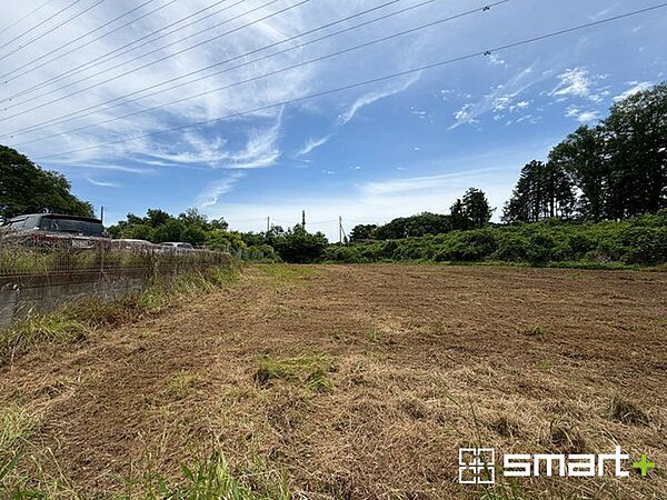 ～閑静な住宅街の立地～ ・周辺は閑静な住宅街となっておりますので、静かな暮らしをご実現いただけます。 ・前面道路の交通量も多くないので、小さなお子様がいるご家庭でもご安心ですね。