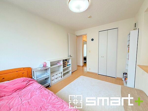 ～ウォークインクローゼットのあるお部屋～ ・人気のウォークインクローゼットをご用意。季節物や趣味の道具などもスッキリと収納が可能です。 ・最近流行りの収納術などもぜひご活用くださいませ。