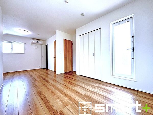 ～間取り変更も可能な洋室～ ・2階○○帖の洋室は間仕切りを造る事で2部屋に分ける事が可能。 ・ご家族の状況に応じて部屋の数を変更できるプランです。