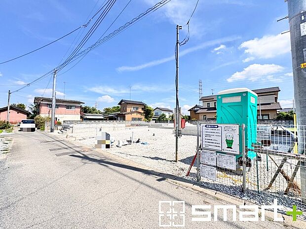 ~十分な広さのある前面道路~ ・前面道路は約4mございますので、お車でのすれ違いも可能で余計なストレスがかかりません。 ・日々お車での移動が多い方には大切なポイントですね。