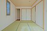 和室：～「和みの部屋」和室をご用意～ ・ゴロンと寝転がったり、お子様のいるご家庭ではお子様を寝かしつけたり、などご活用いただける和室をご用意。 ・やはり畳の香りは心が落ち着きますね。 