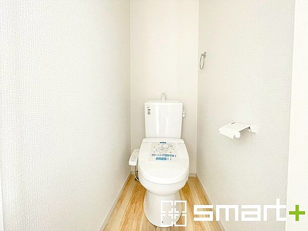 ~やはり便利なタンク式トイレ~ ・最近はタンクレストイレもございますが、タンク式の場合は停電時もお水を流すことが可能。 ・故障時なども比較的費用が安くなるなど、メリットが多くなります。