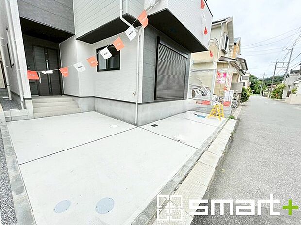 ~駐車場は2台分ご用意~ ・駐車場は2台分ございますので、車通勤の方や複数台お持ちの方にもお勧めのお住まいです。 ・カーポートなどのオプションもお気軽にご相談くださいませ。