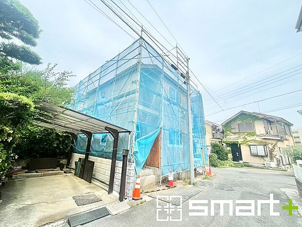 ~開放感ある角地のお住まい~ ・2方向が空く事で開放感のある角地に位置しております。 ・窮屈な感じが無く、ゆったりと暮らせるこの魅力をぜひ現地でご体感くださいませ。