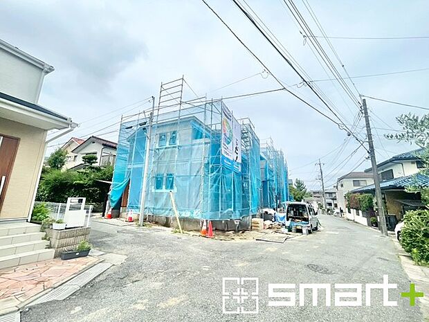 ~十分な広さのある前面道路~ ・前面道路は約4mございますので、お車でのすれ違いも可能で余計なストレスがかかりません。 ・日々お車での移動が多い方には大切なポイントですね。