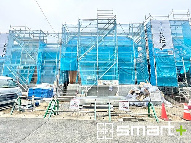 ～十分な広さのある前面道路～ ・前面道路は約4ｍございますので、お車でのすれ違いも可能で余計なストレスがかかりません。 ・日々お車での移動が多い方には大切なポイントですね。 