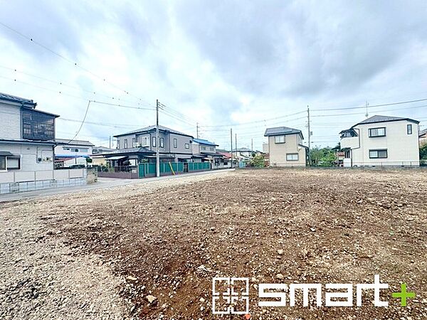～ベタ基礎でしっかりとした土台～ ・コンクリートの中に鉄筋を配し強度を高めた「ベタ基礎」を採用。 ・しっかりとした土台を造ったうえで、その上に建物が築造されていきます。