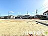 外観：～閑静な住宅街の立地～ ・周辺は閑静な住宅街となっておりますので、静かな暮らしをご実現いただけます。 ・前面道路の交通量も多くないので、小さなお子様がいるご家庭でもご安心ですね。 (1号棟)
