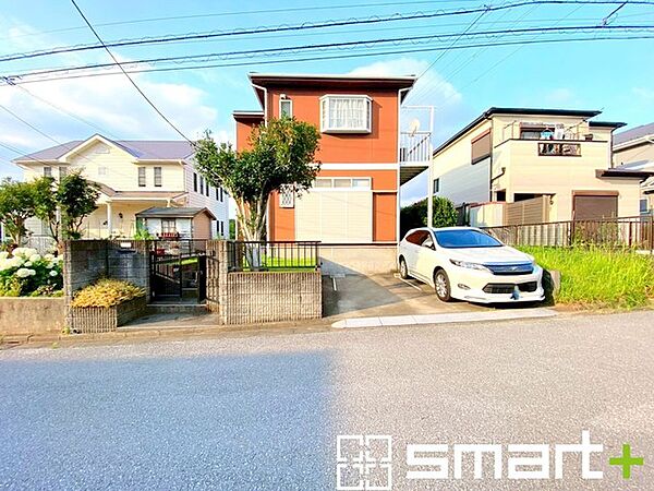 ～十分な広さのある前面道路～ ・前面道路は約6ｍございますので、お車でのすれ違いも楽々で余計なストレスがかかりません。 ・日々お車での移動が多い方には大切なポイントですね。