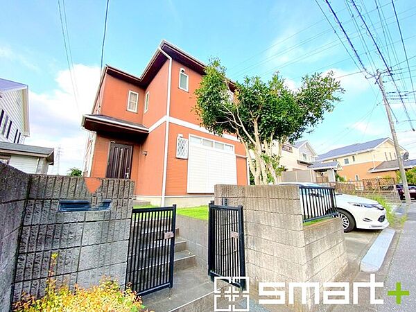 ～綺麗にお使いの外観～ ・外観も綺麗にお使いなので、築年数を感じさせない見た目となっております。 ・外壁や屋根のリフォームなどをお考えの方もお気軽にご相談くださいませ。