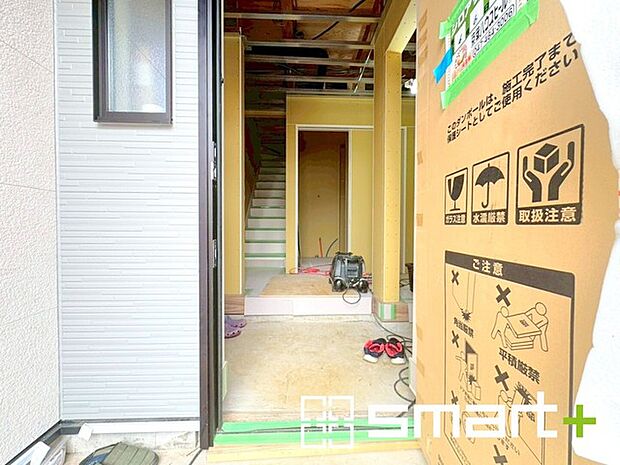 ～ベタ基礎でしっかりとした土台～ ・コンクリートの中に鉄筋を配し強度を高めた「ベタ基礎」を採用。 ・しっかりとした土台を造ったうえで、その上に建物が築造されていきます。 