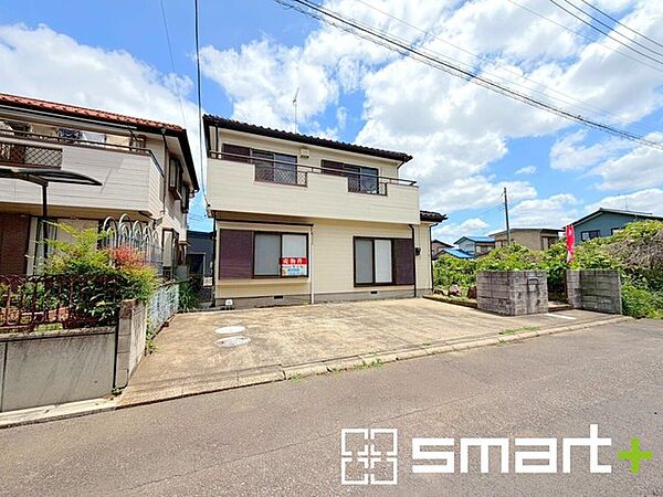 ～十分な広さのある前面道路～ ・前面道路は約4ｍございますので、お車でのすれ違いも可能で余計なストレスがかかりません。 ・日々お車での移動が多い方には大切なポイントですね。