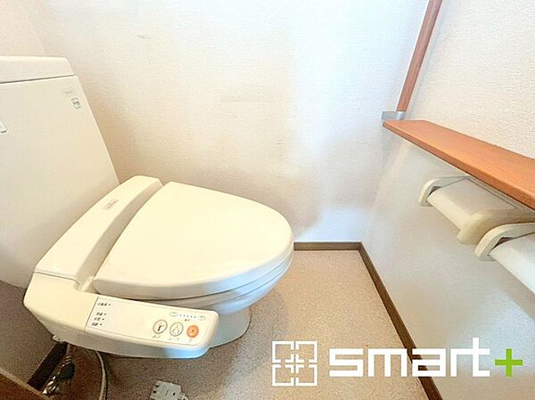 ～やはり便利なタンク式トイレ～ ・最近はタンクレストイレもございますが、タンク式の場合は停電時もお水を流すことが可能。 ・故障時なども比較的費用が安くなるなど、メリットが多くなります。