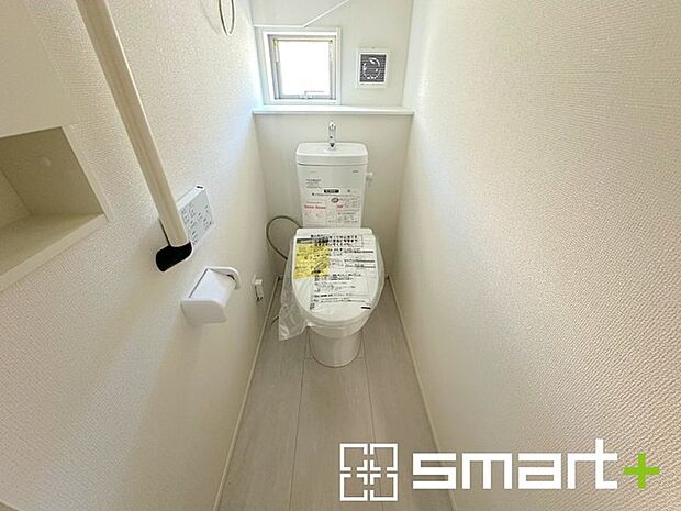 ~やはり便利なタンク式トイレ~ ・最近はタンクレストイレもございますが、タンク式の場合は停電時もお水を流すことが可能。 ・故障時なども比較的費用が安くなるなど、メリットが多くなります。