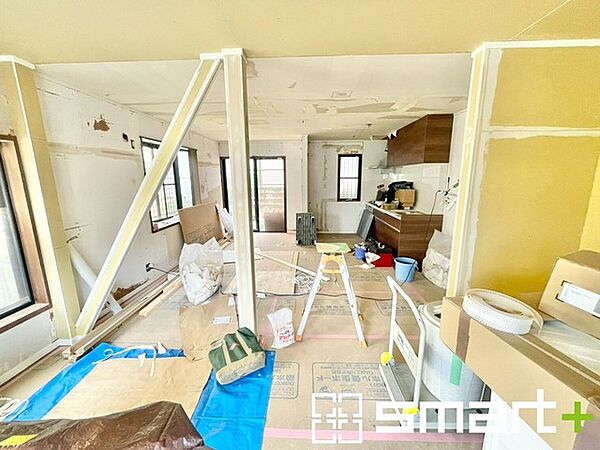 ～余裕の空間が広がるＬＤＫ～ ・20帖あるＬＤＫはご家族団らんのお時間を余裕の広さで演出してくれます。 ・ご内覧の際は家具の配置などもイメージしながらご覧くださいませ。