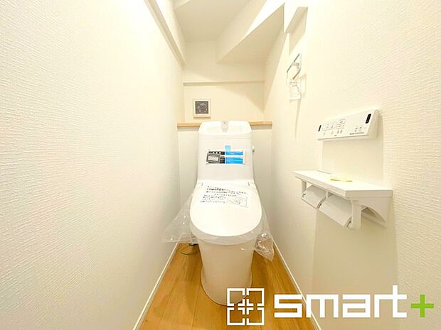 ～やはり便利なタンク式トイレ～ ・最近はタンクレストイレもございますが、タンク式の場合は停電時もお水を流すことが可能。 ・故障時なども比較的費用が安くなるなど、メリットが多くなります。 