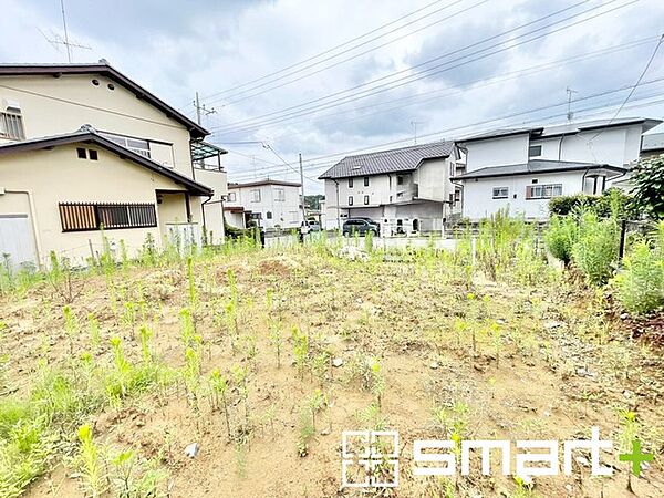 ～ベタ基礎でしっかりとした土台～ ・コンクリートの中に鉄筋を配し強度を高めた「ベタ基礎」を採用。 ・しっかりとした土台を造ったうえで、その上に建物が築造されていきます。