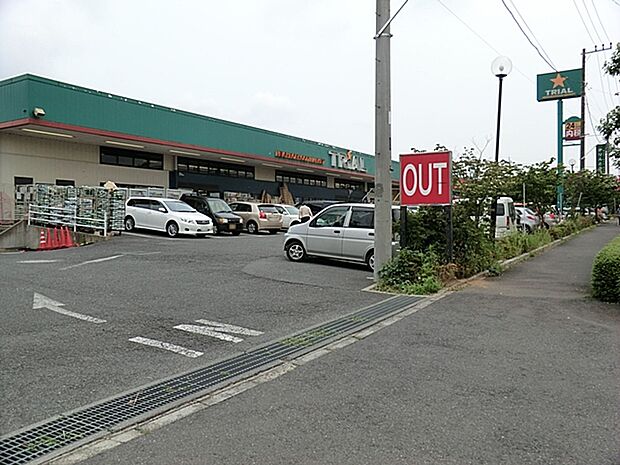 トライアル牛久店（900m）