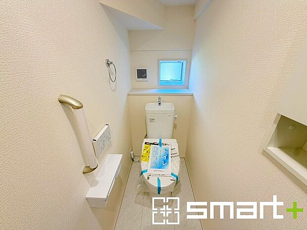 ~やはり便利なタンク式トイレ~ ・最近はタンクレストイレもございますが、タンク式の場合は停電時もお水を流すことが可能。 ・故障時なども比較的費用が安くなるなど、メリットが多くなります。