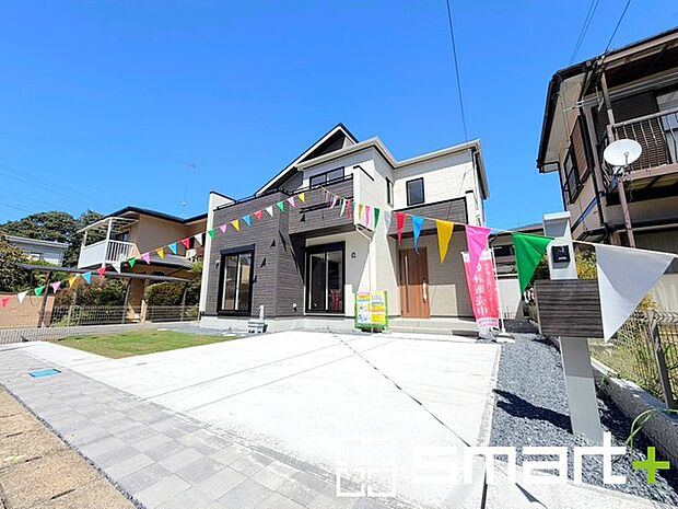 ~閑静な住宅街の立地~ ・周辺は閑静な住宅街となっておりますので、静かな暮らしをご実現いただけます。 ・前面道路の交通量も多くないので、小さなお子様がいるご家庭でもご安心ですね。