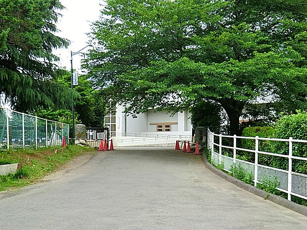 牛久小学校(530m)