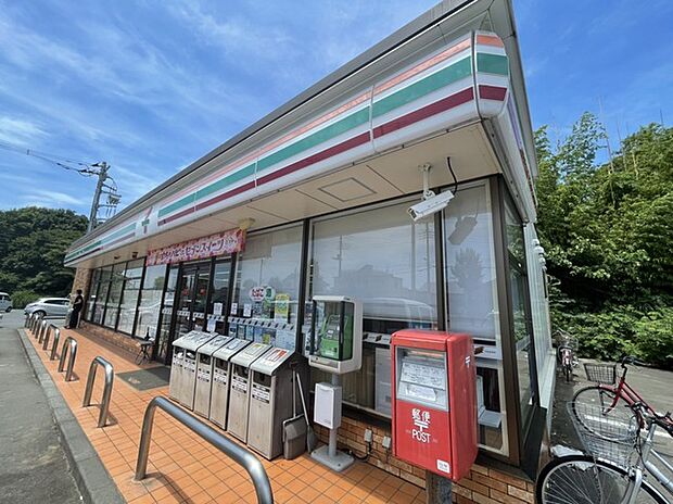 セブンイレブン 牛久刈谷団地入口店(690m)