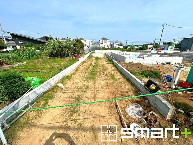 ~駐車場は2台分ご用意~ ・駐車場は2台分ございますので、車通勤の方や複数台お持ちの方にもお勧めのお住まいです。 ・カーポートなどのオプションもお気軽にご相談くださいませ。