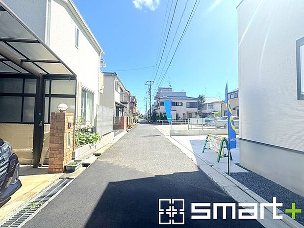 ～閑静な住宅街の立地～ ・周辺は閑静な住宅街となっておりますので、静かな暮らしをご実現いただけます。 ・前面道路の交通量も多くないので、小さなお子様がいるご家庭でもご安心ですね。 