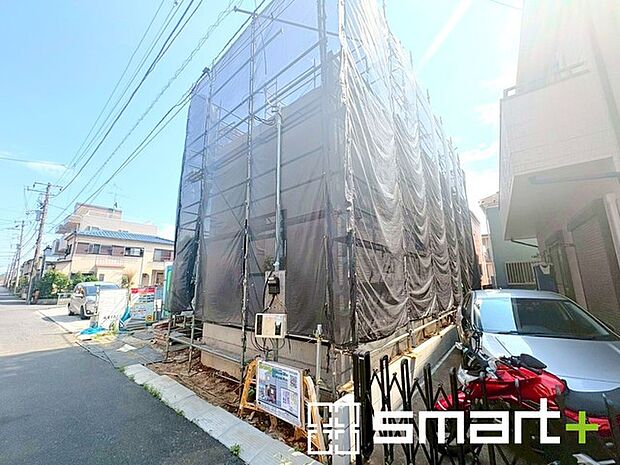 ~閑静な住宅街の立地~ ・周辺は閑静な住宅街となっておりますので、静かな暮らしをご実現いただけます。 ・前面道路の交通量も多くないので、小さなお子様がいるご家庭でもご安心ですね。