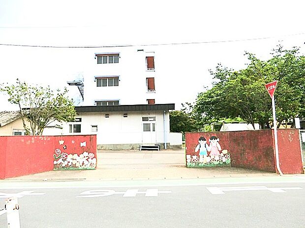 鰭ケ崎小学校(550m)